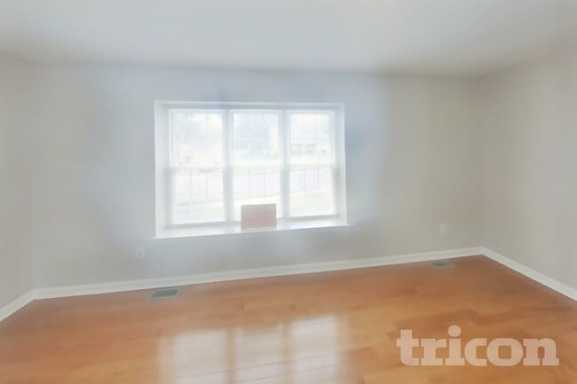 Building Photo - 1206 Primrose Ln