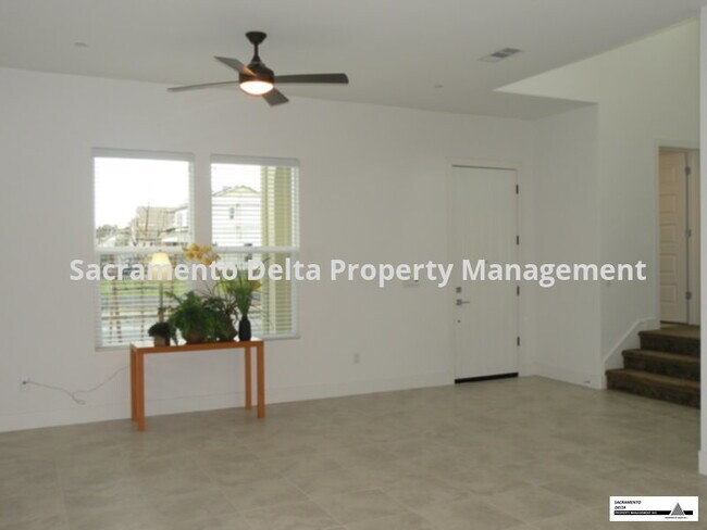 Building Photo - Beautiful New Home in McKinley Village!