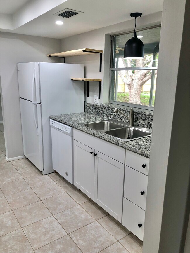 Foto del edificio - 1782 Elm Dr