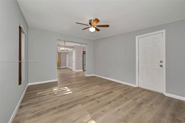 Foto del edificio - 1351 NE 156th St