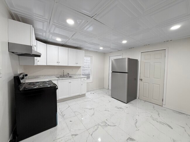 Foto del edificio - 210-212 Center Ave