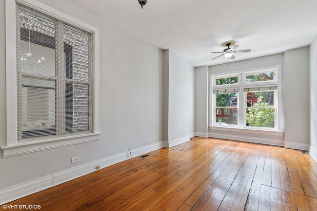 Foto del edificio - 2232 W Homer St