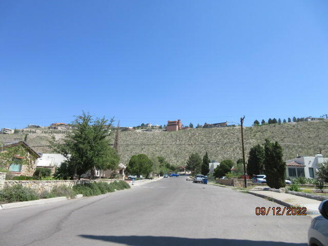 Building Photo - 1115 Mesita Dr