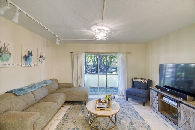 Building Photo - 3095 N Oakland Forest Dr