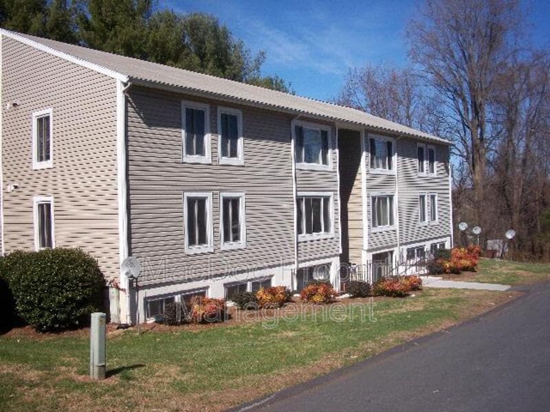 111 Berry St Unit 6, Orange, VA 22960 Condo for Rent in Orange, VA
