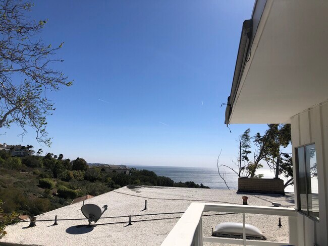 Front deck - 4994 Puesta Del Sol St