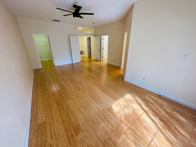 Building Photo - 6217 Vista Verde Dr W