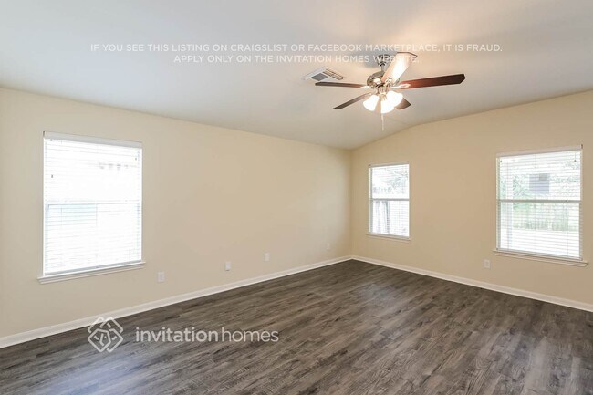Foto del edificio - 15519 Riford Dr