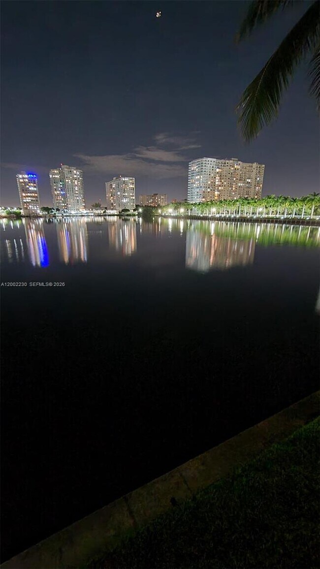 Foto del edificio - 18151 NE 31st Ct