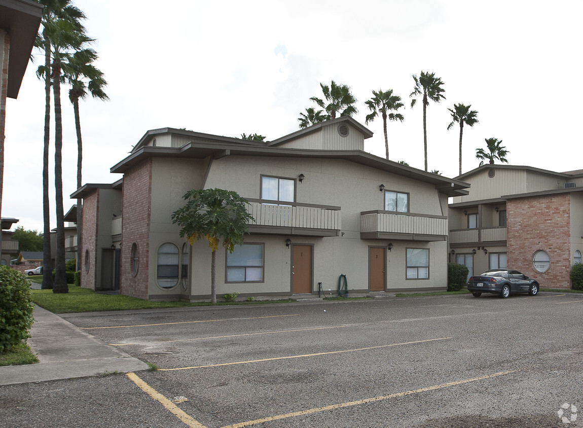 Building Photo - Evergreen Square