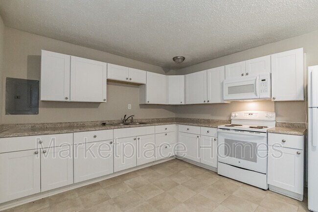 Building Photo - 1805 Miller Dr