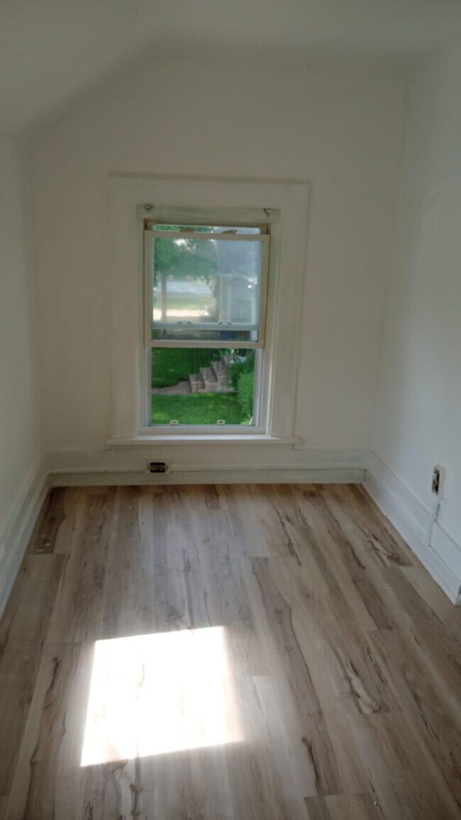 Foto del edificio - 1802 E 3rd St