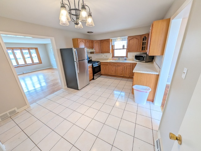 Building Photo - 7843 Jackson Ave