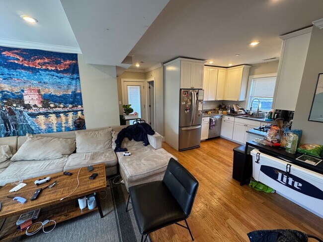 Foto del edificio - Beautiful 5 bed 2 bath in Cambridge.....