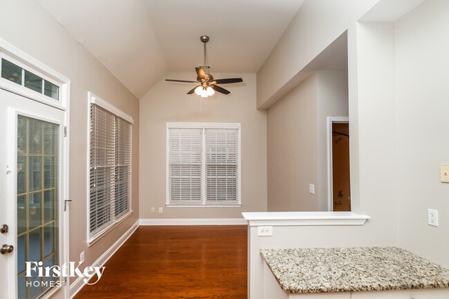 Foto del edificio - 274 Riverwood Way