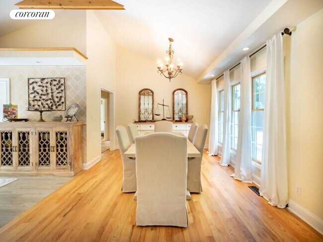 Building Photo - 1532 Noyac Road