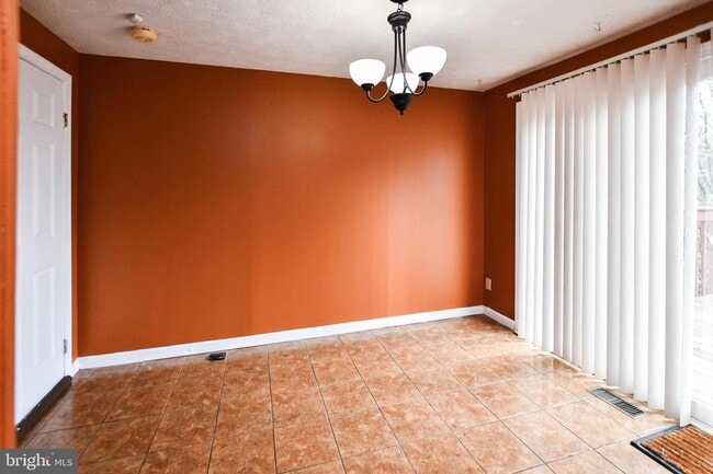 Building Photo - 6703 Ammendale Way