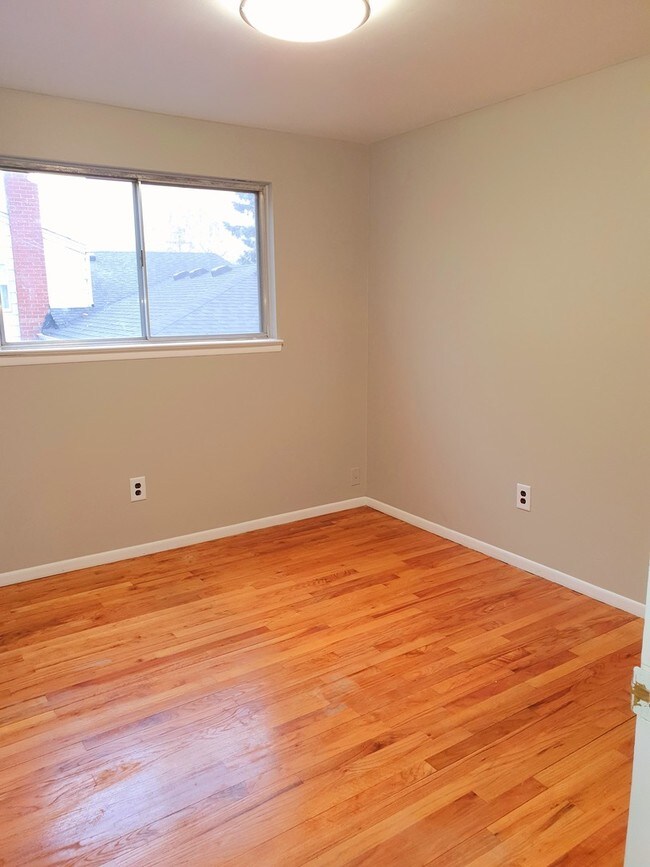 Building Photo - 34850 Dryden Dr