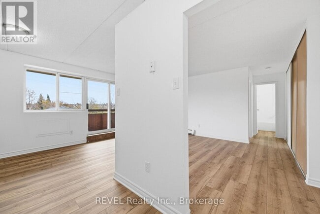 Building Photo - 19 Manchester Ave