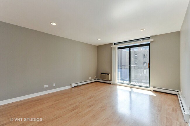 Foto del edificio - Spacious 2 Bed 2 Bath, East Lakeview