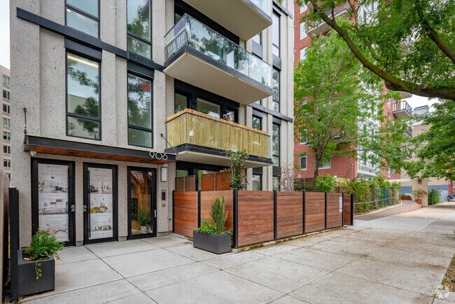 Building Photo - 906 Bergen St