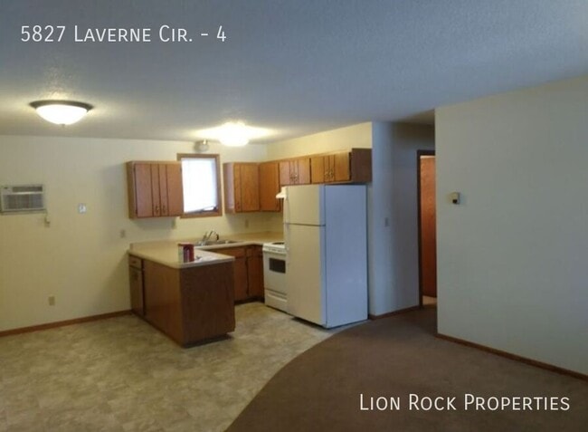 Building Photo - 5827 Laverne Cir N