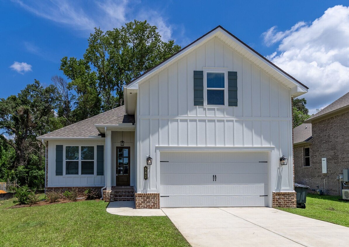 Foto principal - New construction! 5-bedroom, 2-bathroom ho...