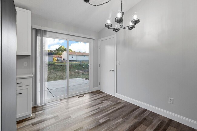 Foto del edificio - Luxury Remodeled 3Bed/2Bath w/ Finished Ba...