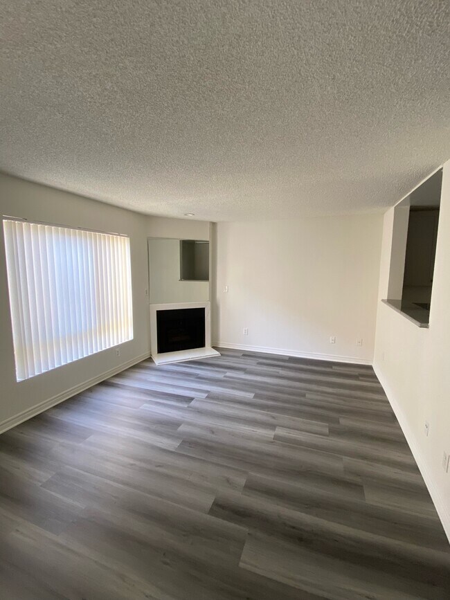 Foto del edificio - 1632 N Formosa Ave