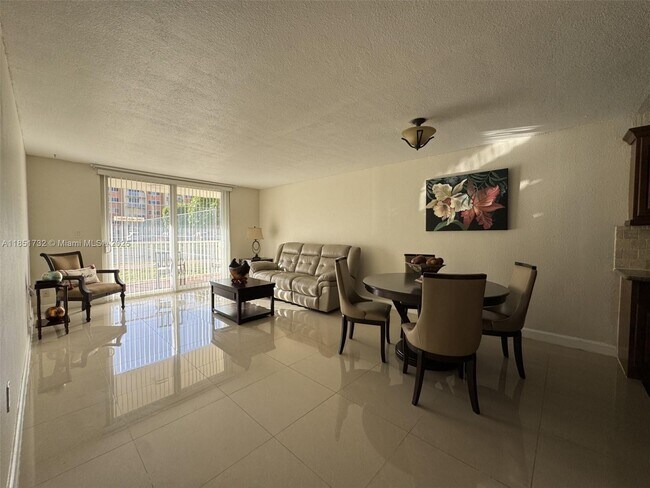 Foto del edificio - 7010 NW 186th St