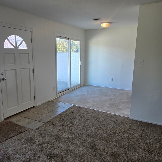 Fotografía del edificio - 2613 Andover Ave