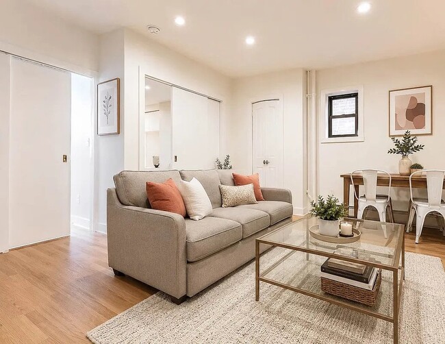 Building Photo - 406 W 39th St