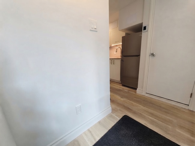 Photo du bâtiment - C-102 Donlands Ave Toronto