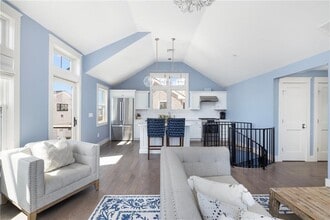 Building Photo - 14 E Pointe Ct