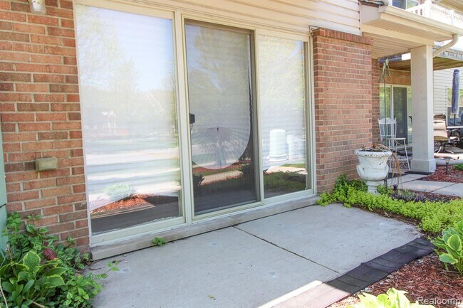 Foto del edificio - 352 Brookfield Dr