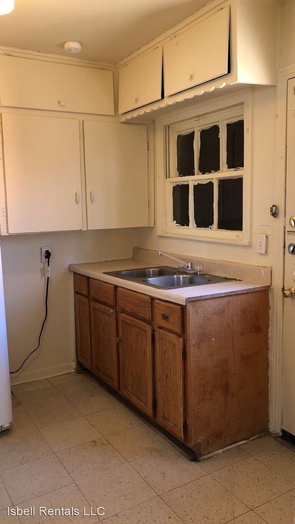 Foto del edificio - 3 br, 1 bath House - 704 W Dean Avenue