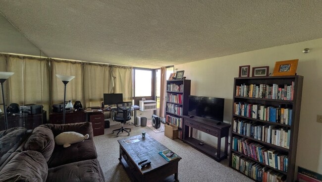 Building Photo - 5333 Likini St
