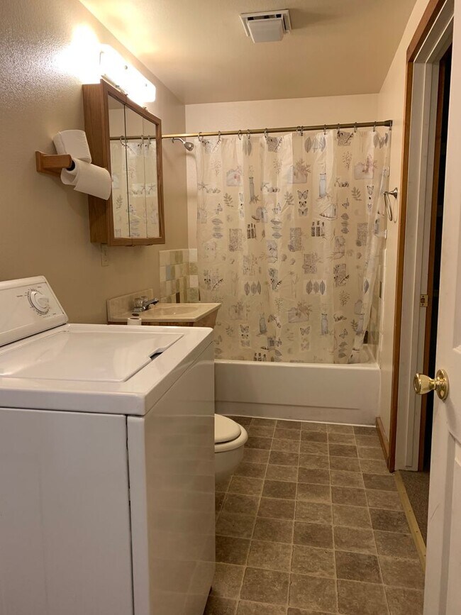 Foto del edificio - Very large 1 bedroom/Studio, 1 bath with 1...