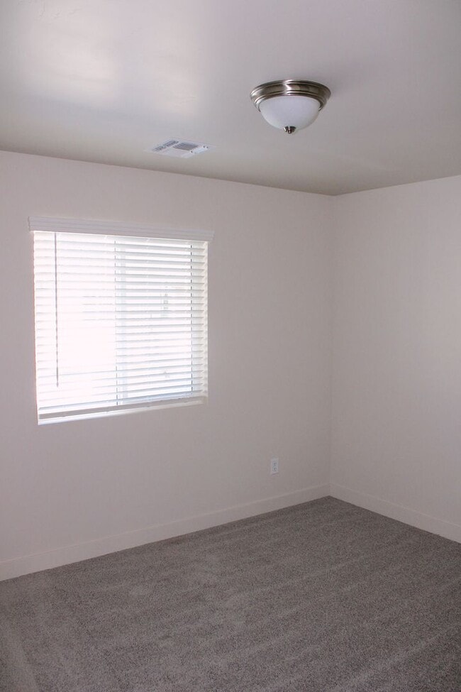 Building Photo - Bellemont Townhome