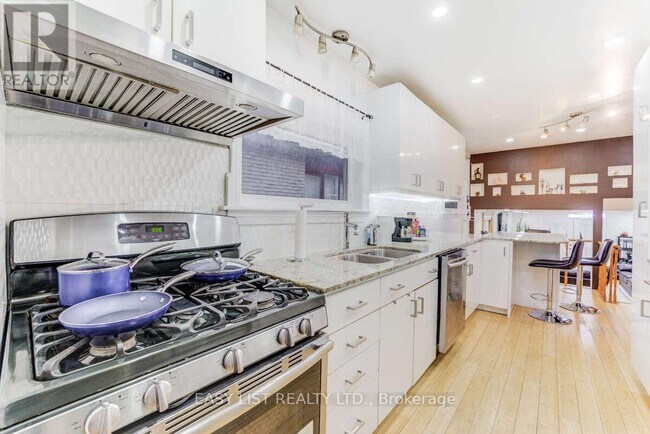 Photo du bâtiment - 946 McBride Ave