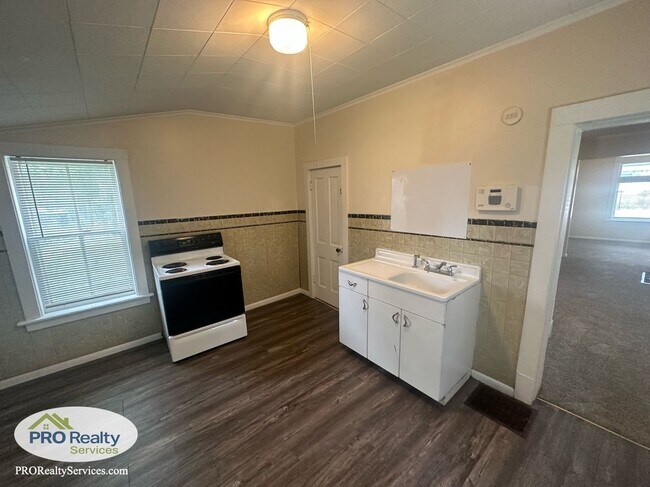 Building Photo - 2 Bedroom Home with an Office/Den Space