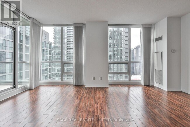 Photo du bâtiment - 16 Yonge St