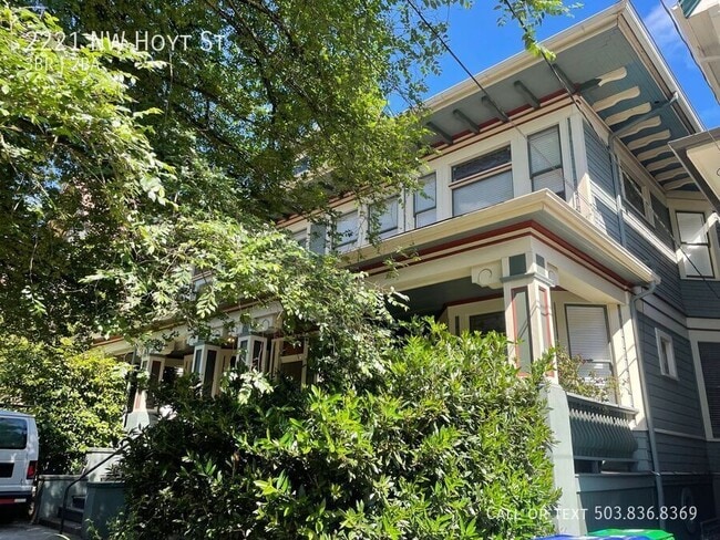 Building Photo - 2221 NW Hoyt St
