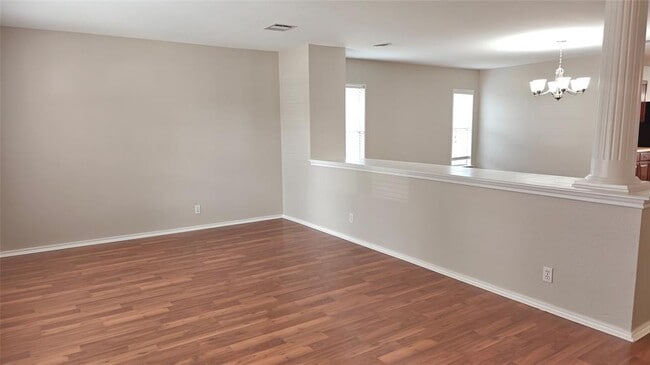 Building Photo - 909 Lodosa Dr