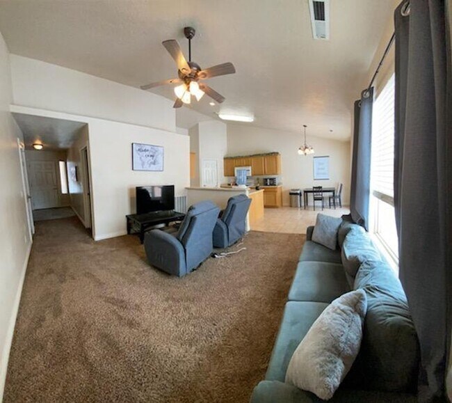 Building Photo - Northern View Subdivision Townhome