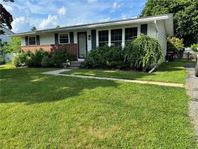 Building Photo - 3225 Bingen Rd