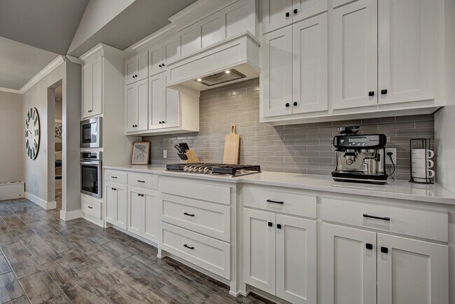 Foto del edificio - 7044 Chestnut Ln
