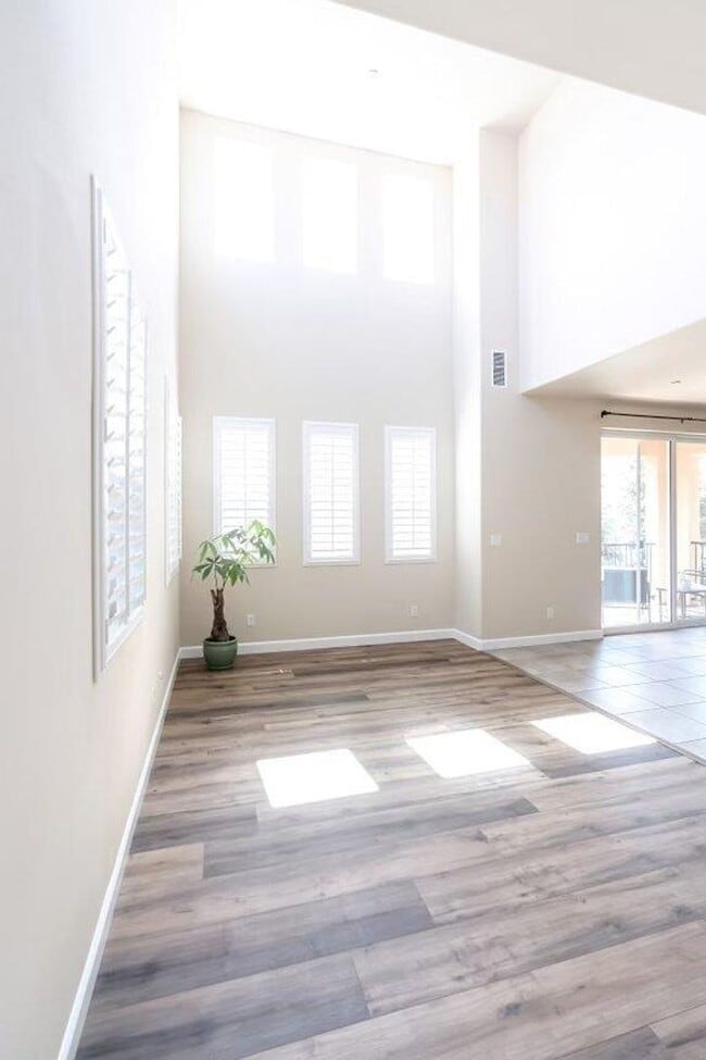 Building Photo - Newly remodeled 3 bedroom 3 bath for rent!