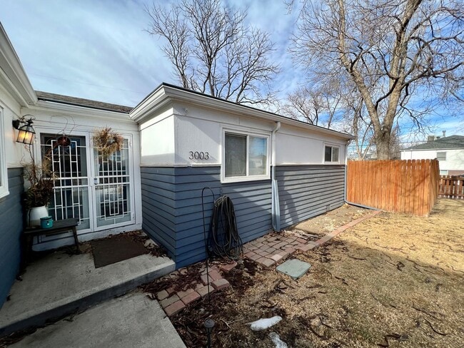 Foto del edificio - $0 DEPOSIT OPTION. CLASSIC CHARACTER MEETS COMFORT: 2-BED, 1-BATH IN AN INVITING TRIPLEX