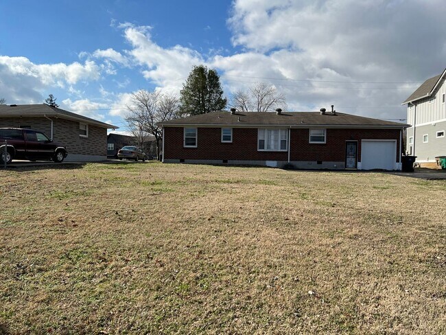 Photo - 2411 Chapman Dr House